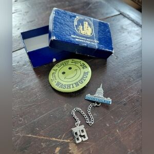 Vintage 80s 1989 Smithsonian Capitol Building metal tie tack pin & original box